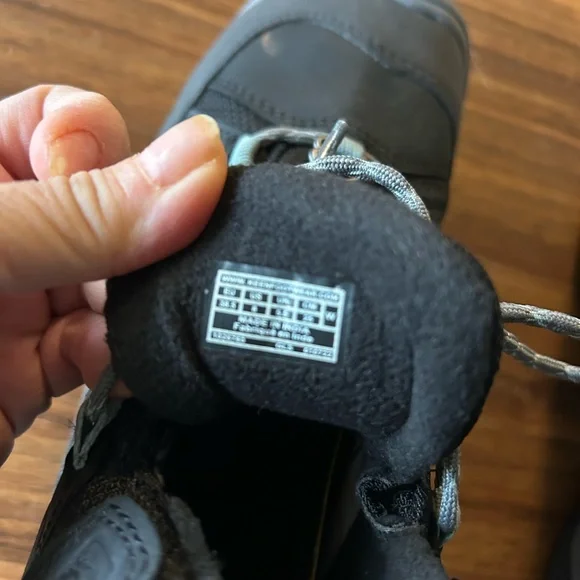 Keen Circadia Waterproof hiking boot, 8, insulated.  EUC - Picture 4 of 11